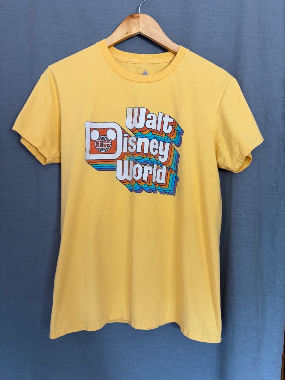 Walt Disney World Retro 70s Logo Yellow Rainbow Graphic T-Shirt Men's Medium